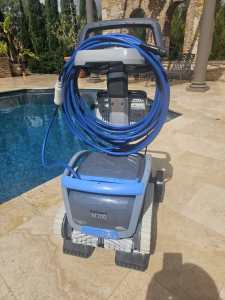 Dolphin M700 Pool Robot Cleaner (with 2 years warranty)