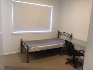$215pw for a near brand new en-suite with furniture