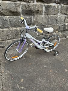ByK E450 Lilac Haze kids bike EXCELLENT CONDITION with training wheels