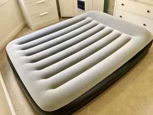 Queen Airbed with Built-in Pump