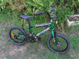 16 inch Boys Bike - Green and Black