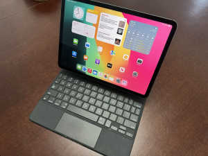 M1 11” iPad Pro cellular 128GB Magic Keyboard