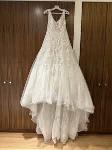 Stunning Rosa Clara designer Wedding dress in size 12 UK/AU