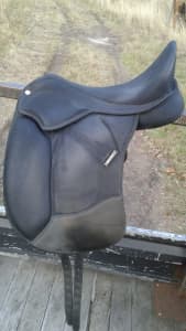 Wintec Pro Dressage saddle 17 inch