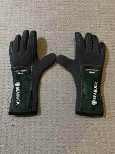 Brand new medium seabuck kevlar gloves for diving 5mm