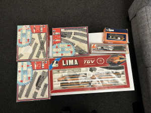 Lima 1983 1 Electric Train Set & 5 Boxes