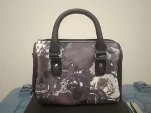 Small Skull / floral handbag (NEW)