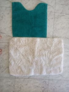 Bathroom mats YES THEY ARE AVAILABLE WILL REMOVE WHEN SOLD 