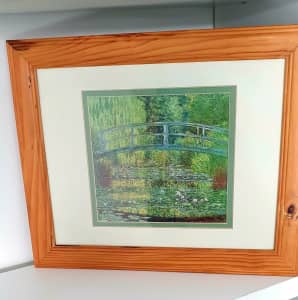 4 PRINTS of famous Claude Monet paintings in a wooden frame. 🏞💖