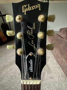 Les Paul Gibson Studio Electric Guitar & Fender 180W Tube Amp