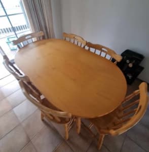DINING ROOM TABLE & 4 CHAIRS