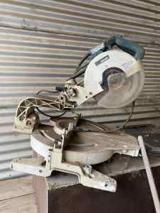 Makita compound mitre Saw good working condition