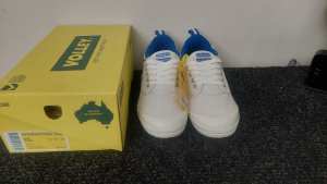 BRAND NEW.. BLUE WHITE DUNLOP VOLLEY SZ US 10