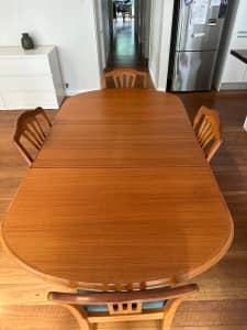 GENUINE Parker Extendable Dining Table with 6 chairs