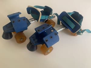 Awesome 80s size-adjustable Rollerskates with Gold Glitter wheels!