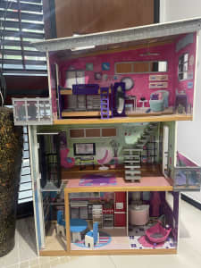 Kids craft 3 story doll house
