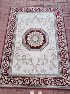 Red and cream rug 170x230cm, excellent condition