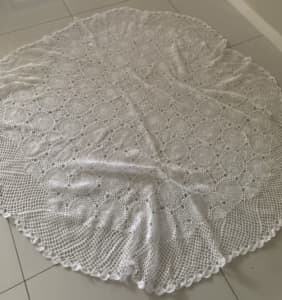 Very pretty big round knitted doily postage available