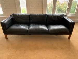 Matt Blatt 3 seater black leather couch (Borge Mortensen replica)