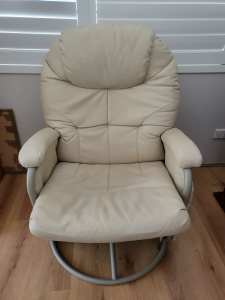 Nursing / rocking chair 