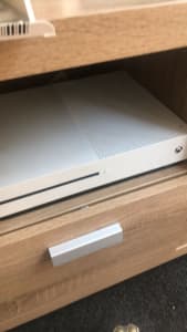 Xbox one s 1tb like new comes with 5 games headset wireless controller