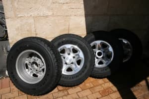 Landcruiser 70 series wheels & tyres (4)