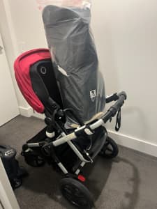 Used Bugaboo Fox seat and bassinet pram in good condition 