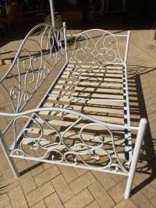 White metal day bed or single bed frame