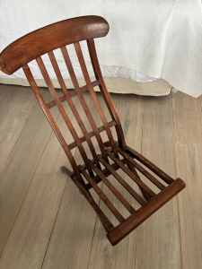 Cedar folding deck chair vintage in beautiful condition