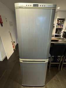 Samsung 316l grey fridge
