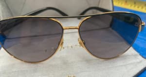 Gucci 4239/S Sunglasses with Gucci Case, Purchased from Gucci Store in