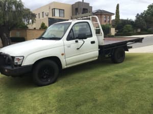 TOYOTA HILUX WORKMATE 2002 MANUAL TRAYBACK WELL MAINTAINED