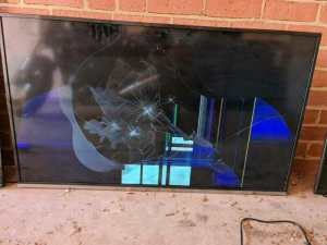 10 smart tvs all have various faults most turn on, crack inside scree