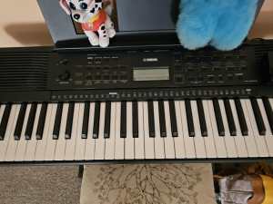 Yamaha PSR-E283 Beginner Keyboard

