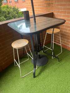 Garden high table and stools