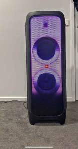 JBL portable speaker box