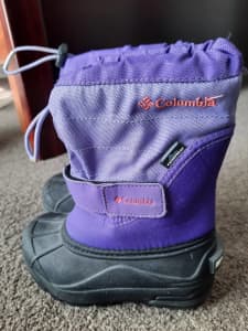 Girls Colombia snow boots - size UK 9