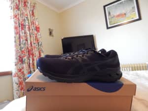 Asics Gel Kayano 28 mens shoes, size 10 US, Brand new in box