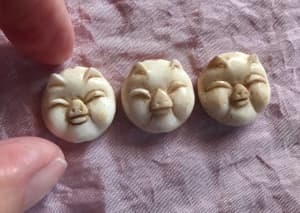 Three Little Pigs Carved Bone Beads 17mm Jewellery Supplies