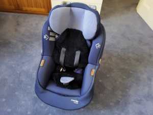 MAXI COSI CAR SEAT - BABY/CHILD REARWARD TO FORWARD FACING POSITIONS