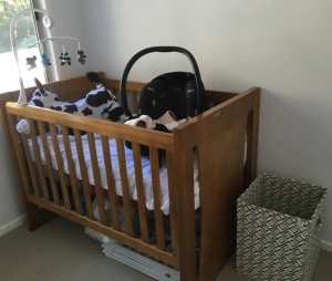Childs Cot & Single bed extension