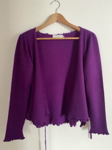Brand new deep purple 100% cashmere scallop edged wrap cardigan 