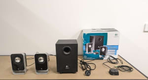 Logitech LS21 computer speakers 2.1 stereo with subwoofer