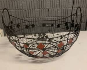 Fruit vegetables bowl in Great condition