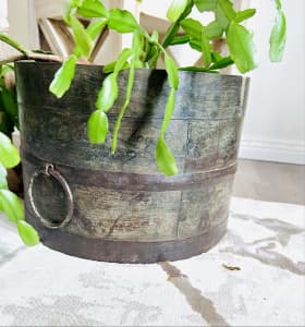Vintage metal pot planter / decor