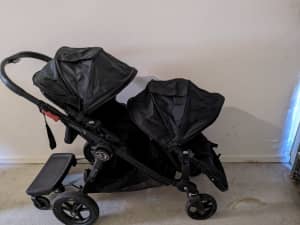 City Select Pram with two seats, bassinet and scooter