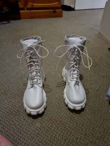 white boots size 43 