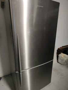 519L Fisher and Paykel Fridge E522BRX
