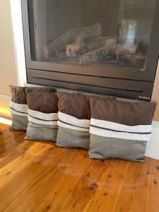 4 Cushions With Cushion Covers Brown Colours