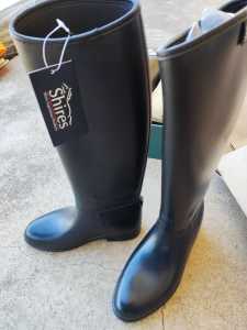 Ladies tall riding boots and Saddle pads
